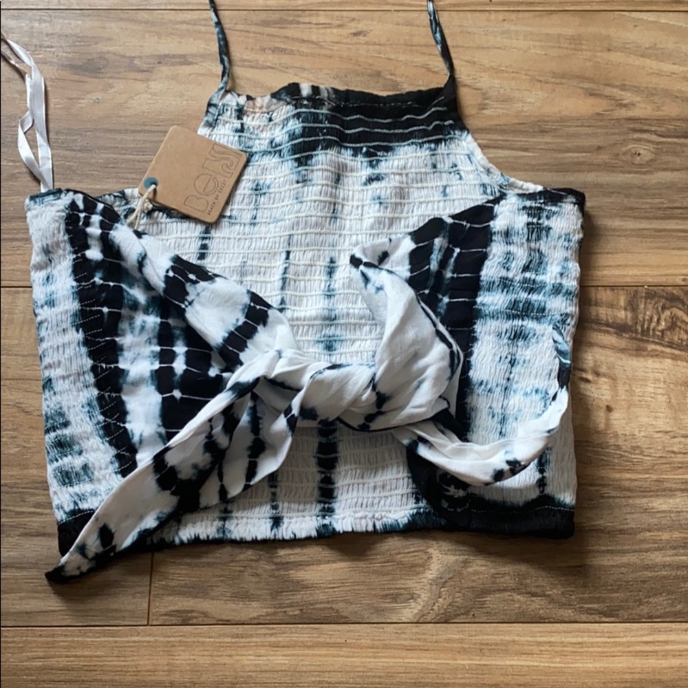 NWT halter top crop top - Picture 3 of 3